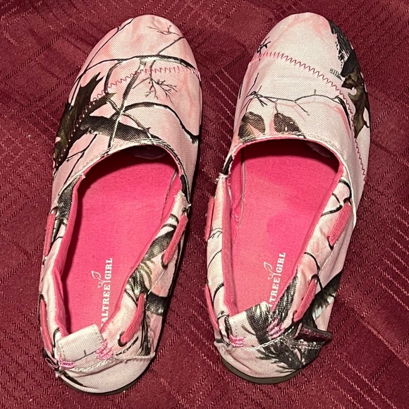 Woman’s Reeltree Pink Camouflage Slip-on Loafers size 7M very gently used Nice🦌 - Picture 11 of 13